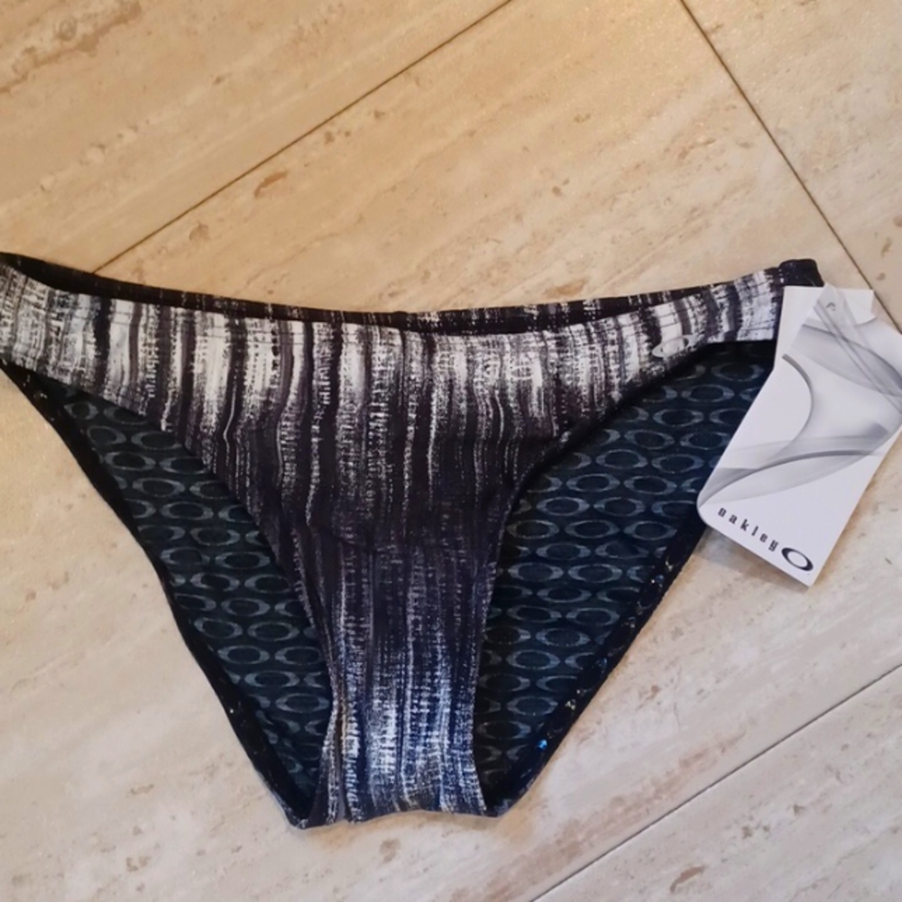 New Oakley Black/White Design Cheeky Bikini Bottoms